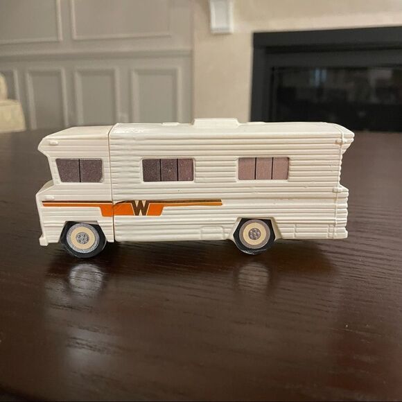 Vintage Avon Winnebago Motor Home Bottle Wild Country After Shave - Picture 1 of 5